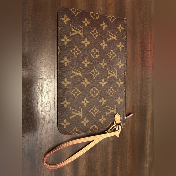 LOUIS VUITTON POUCH BAG - Picture 3 of 5